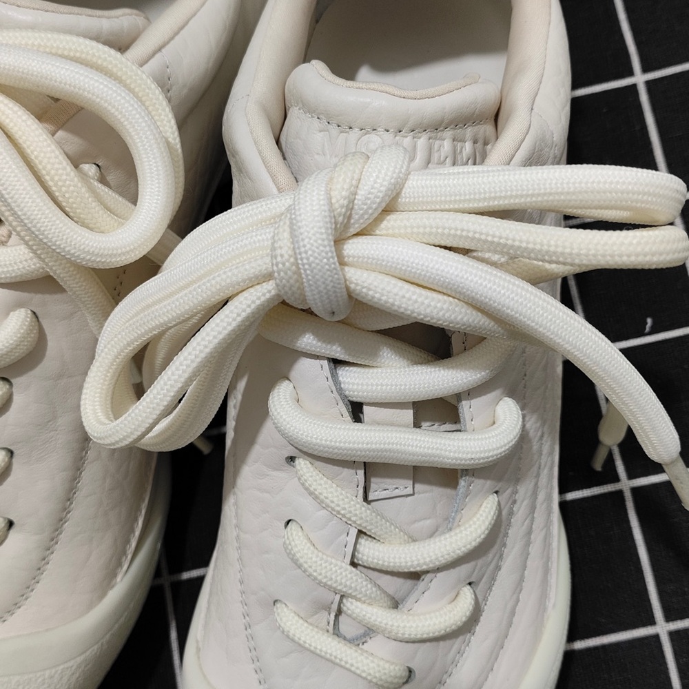 Alexander McQueen Cream-White Leather Low-Top Sneakers - Picture 2 of 6